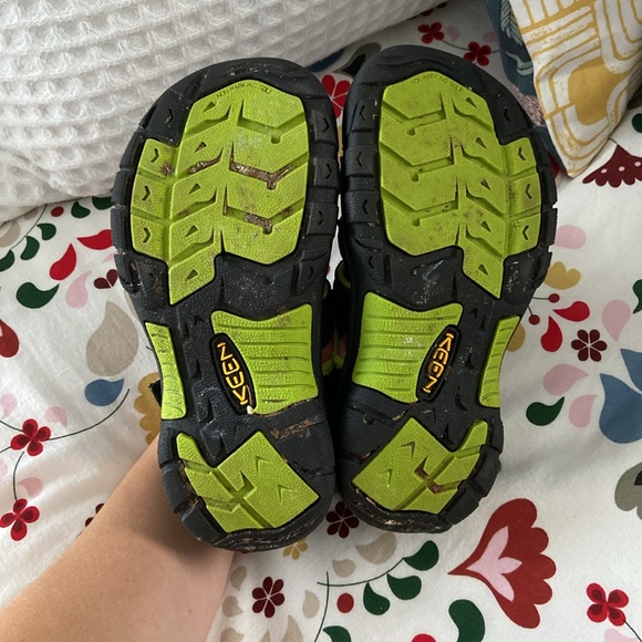 Keen sandals black and lime green size kids 1 - Picture 4 of 7
